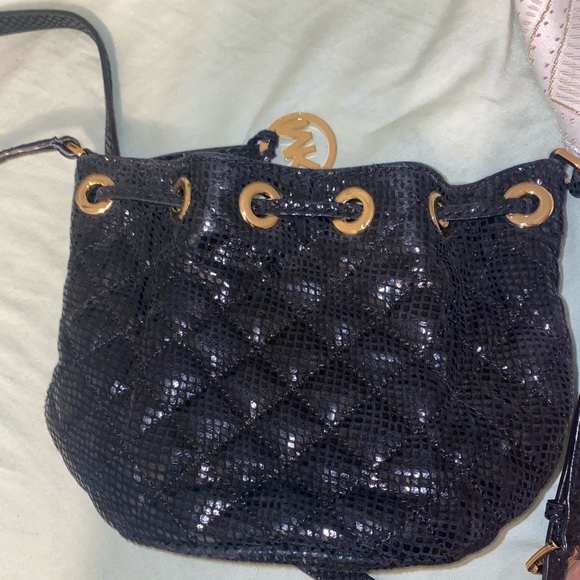 Michael Kors Jules Embossed Leather Drawstring - Picture 3 of 7